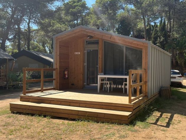 Tiny  House o cabaña de madera MCabin M28 en Camping en Costa Brava